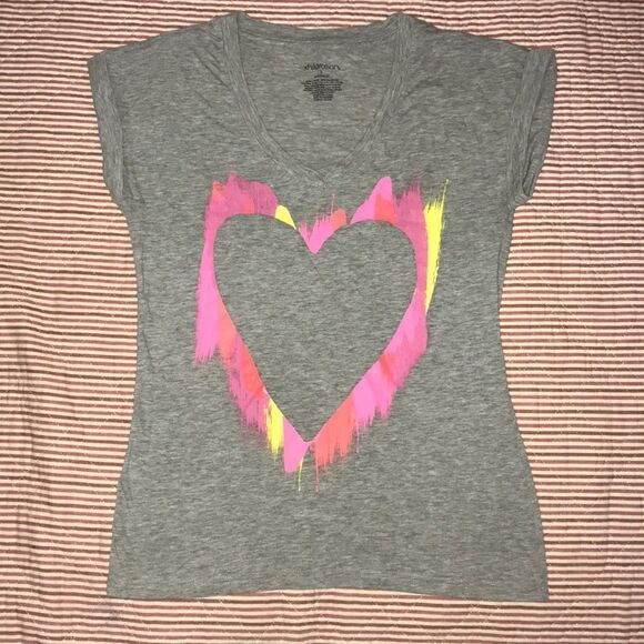 🌻Xhilartion sleepwear pj shirt sleeve grey heart paint splatter design top - Picture 1 of 4